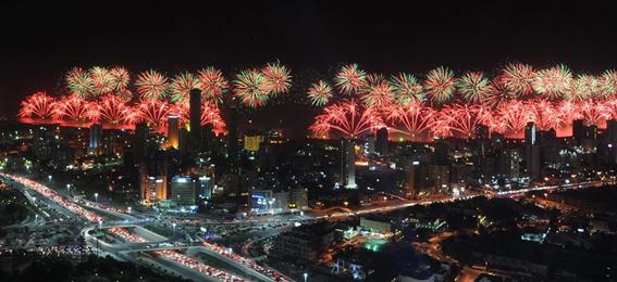 Фотографии. Самый большой в мире праздничный салют в Кувейте попал в Книгу рекордов Гиннесса