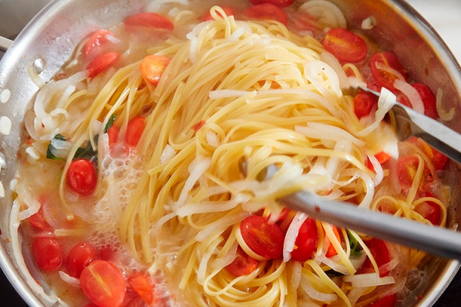 5921629_1169360R3L8T8D650pastassousomvodnojskovorodevsegoza9minut_e4da3b7fbbce2345d7772b0674a318d5 (650x433, 122Kb)