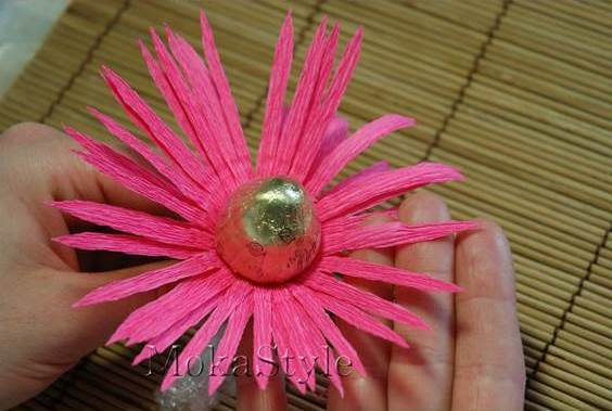 DIY-Chocolate-Gerbera-Flower-Bouquet-10 (564x379, 179Kb)