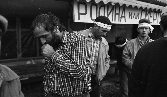 Голодовка крымских татар на площади Ленина в Симферополе 14 14 (700x406, 173Kb)