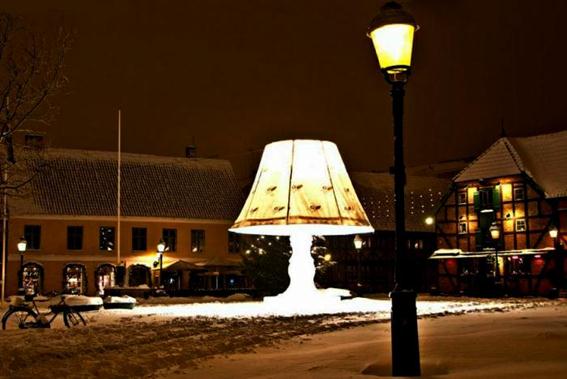 Говорящая скульптура-cветильник в Мальме, Швеция. Фотографии