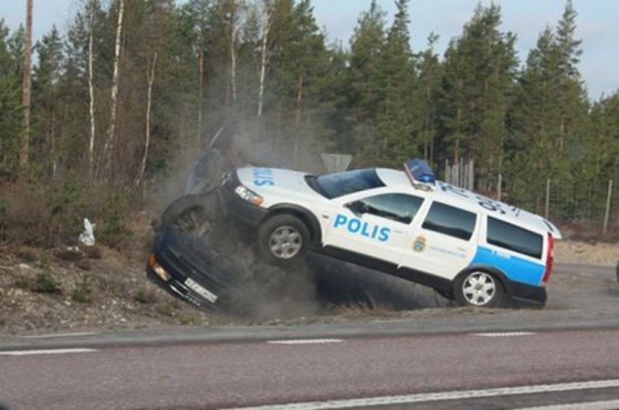 police car 1 (560x371, 37Kb)