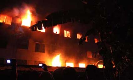 В Бангладеш на пожаре погибло более 120 человек Фотографии