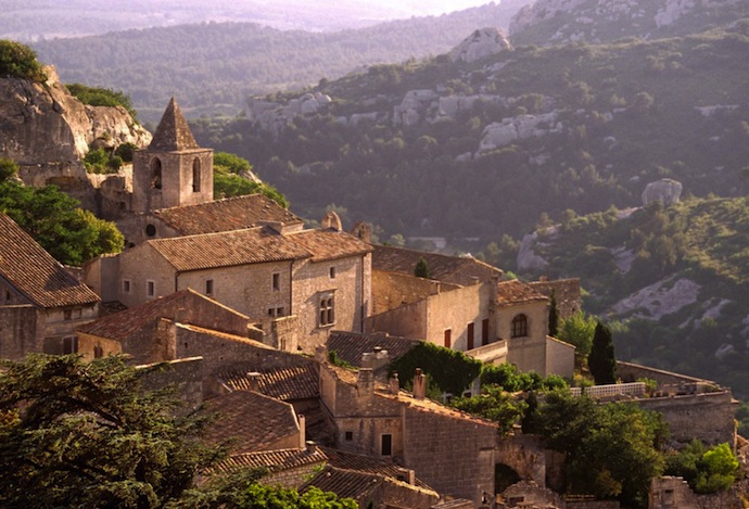 b_a-view-of-village-of-les-baux_jpg_1347390868 (690x469, 128Kb)