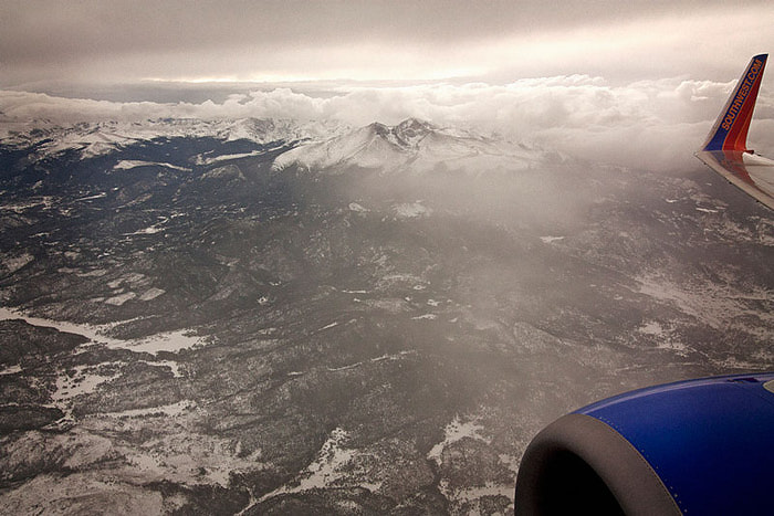 rocky-mountains-aerial-from-an-airplane-window (700x467, 88Kb)