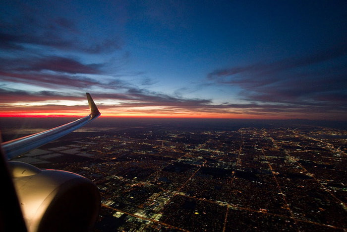 miami-florida-at-night-from-an-airplane-window-aerial (700x467, 84Kb)