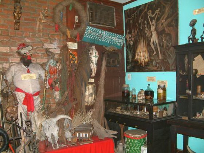 Voodoo_Museum-New_Orleans (700x525, 138Kb)