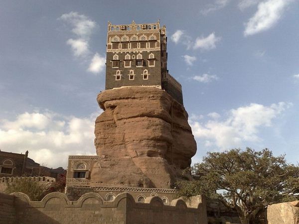 Дар-аль-Хайяр. Замок на скале в Йемене. Фотографии