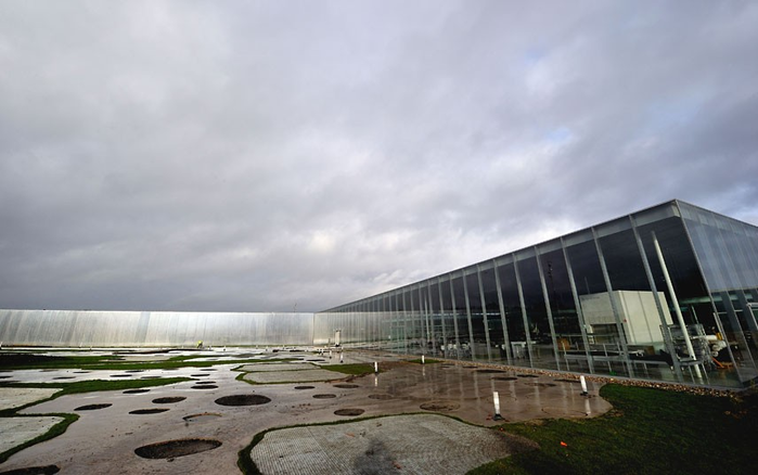 Louvre-Lens музей в мрачном городе добычи угля на севере Франции