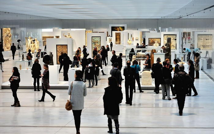 Louvre-Lens музей в мрачном городе добычи угля на севере Франции