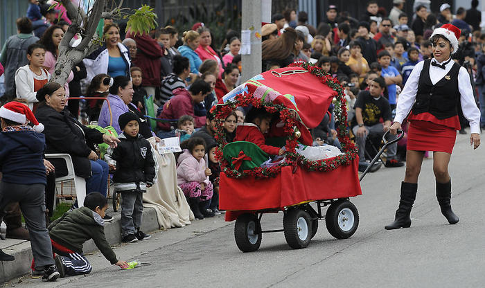 Рождественский парад в Pacoima