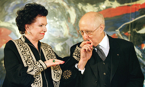 Мстислав Ростропович и Галина Вишневская в Париже. 1998 (500x300, 88Kb)