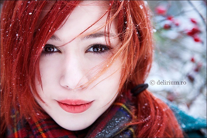 фото рыжая девушка зима
