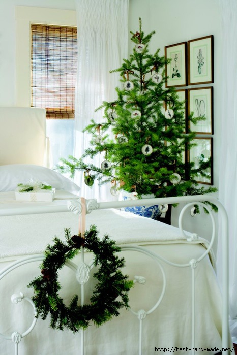 christmas-tree-in-bedroom (466x700, 197Kb)