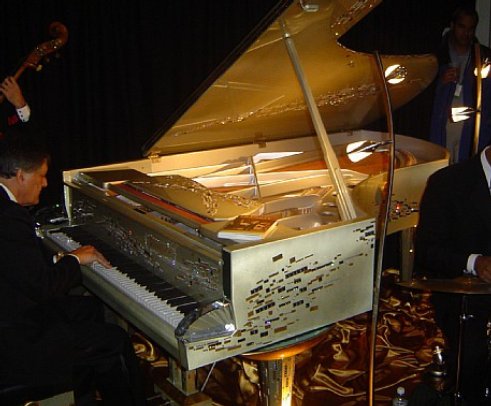 pianoforte-swarovsky (491x406, 42Kb)