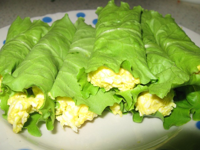 Блюда с листьями салата