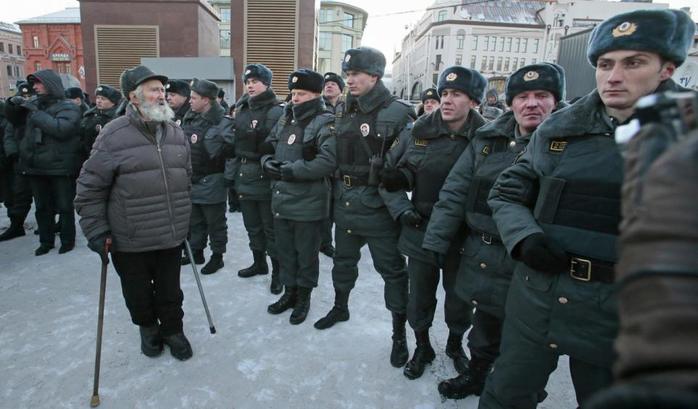 На Лубянскую площадь пришли тысячи людей