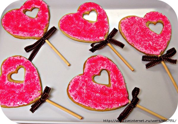 Valentine-Lollipop-Cookies-in-Red-promise-some-sweet-memories (600x420, 180Kb)