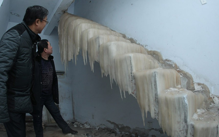 Дом в Чанчунь превратился в ледяную скульптуру