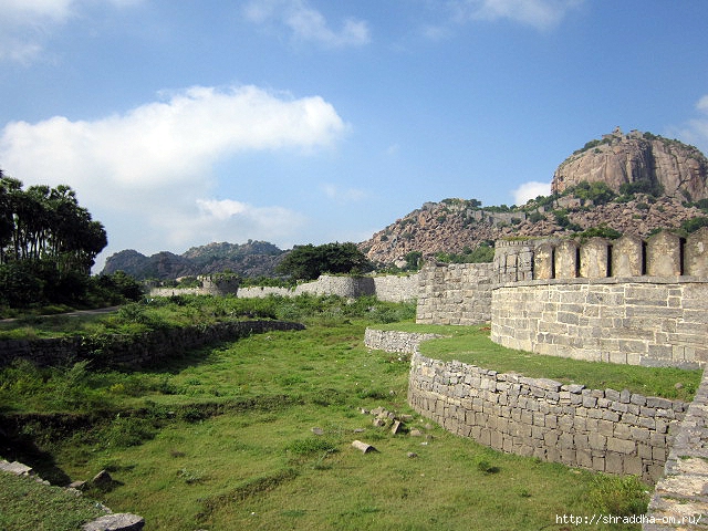 Крепость Джинджи, Индия, 8  (640x480, 268Kb)