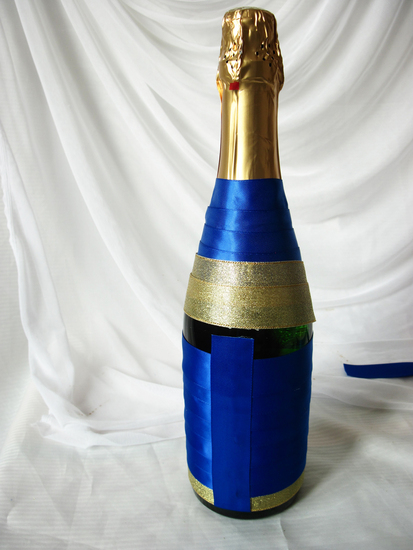 Как украсить бутылку шампанского на свадьбу?
