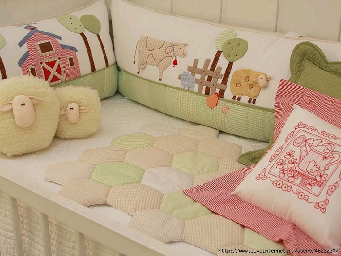 Бортики в кроватку для новорождённых: фото готовых комплектов и особенности самостоятельного пошива