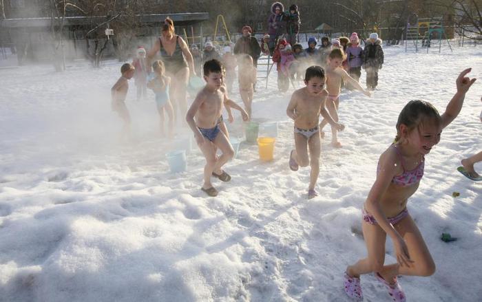 В Красноярске дошколята обливаются при -23 градусах