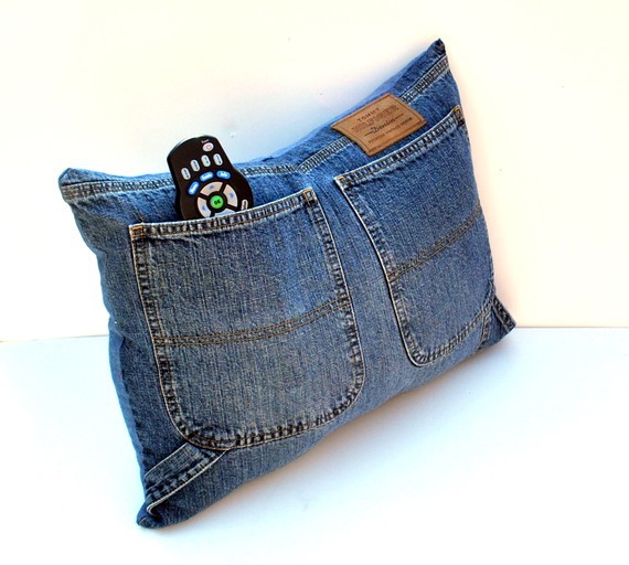 Декоративная подушка с чехлом, плетеным из джинсы