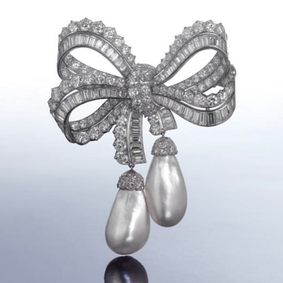 4463379_A_rare_diamond_and_pearl_bow_brooch_by_Cartier_circa_1960 (554x554, 94Kb)