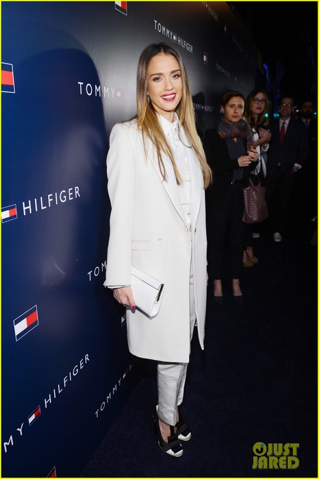 jessica-alba-drew-barrymore-tommy-hilfiger-store-opening-04 (466x700, 58Kb)