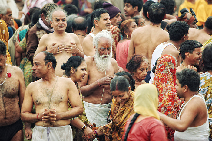 Кульминация Кумбха-мела – массовое омовение в водах «реки богов» Ганге 15 февраля 2013 года