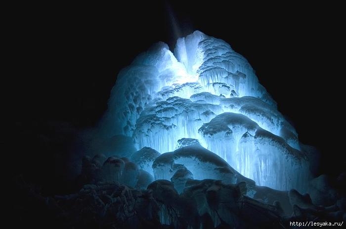 smithsonian-photo-contest-naturalworld-light-ice-nathan-carlsen (700x465, 89Kb)