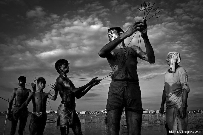 smithsonian-photo-contest-people-bangladesh-worship-aklas-uddin (680x453, 165Kb)