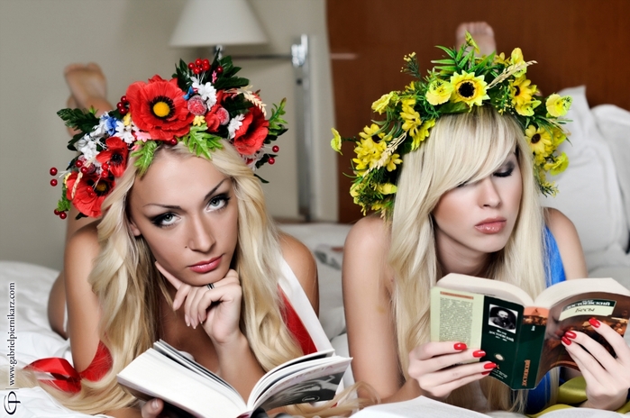 FEMEN-2011-09-16-092-2000x1328 (700x464, 246Kb)