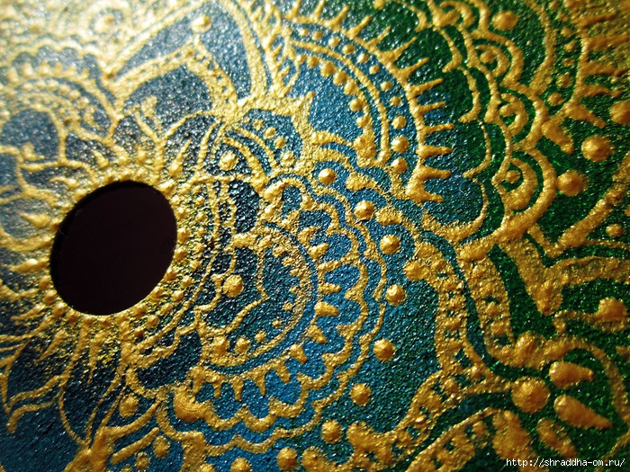 Золотое на зеленом, мандала на CD, автор Shraddha, 8 (700x525, 515Kb)