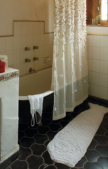 порхающая шторка для ванной (1) (370x578, 440Kb)