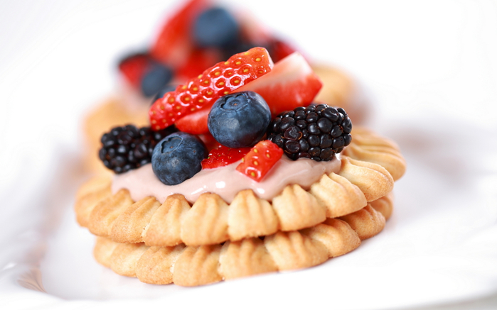 Food_Cakes_and_Sweet_Cake_with_berries_031961_ (700x437, 228Kb)