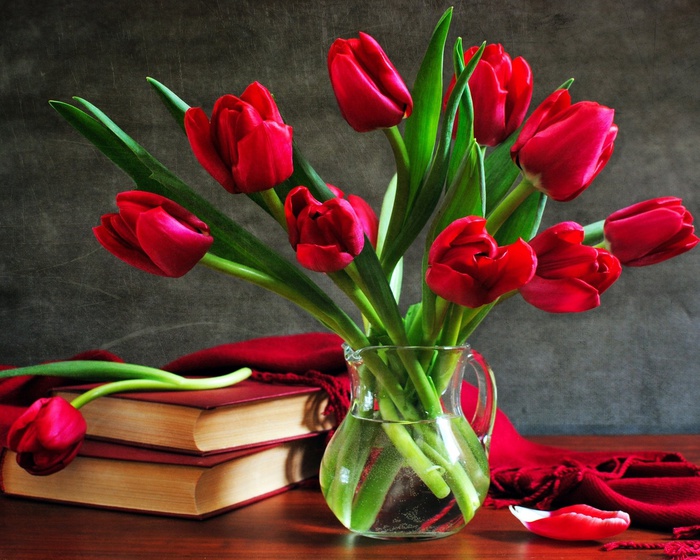 Натюрморт Красные цветы fonstola.ru-76047 (700x560, 158Kb)