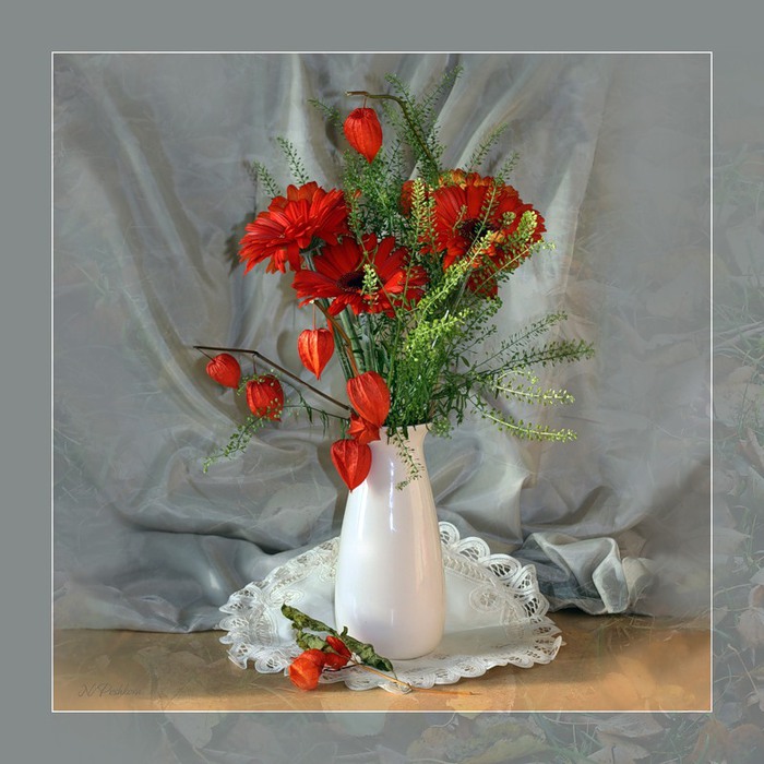 Натюрморт Красные цветы 0_1d0e5_70255527_XL (700x700, 112Kb)