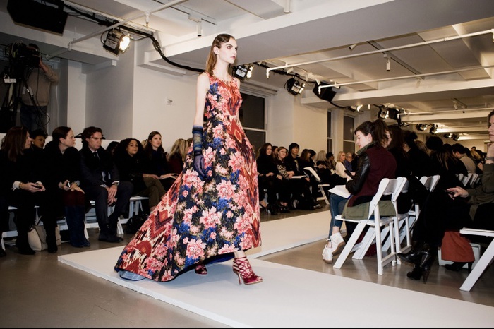 oscar-de-la-renta-rtw-fw2013-candids-09_002444508057.jpg_carousel_parties (700x466, 131Kb)