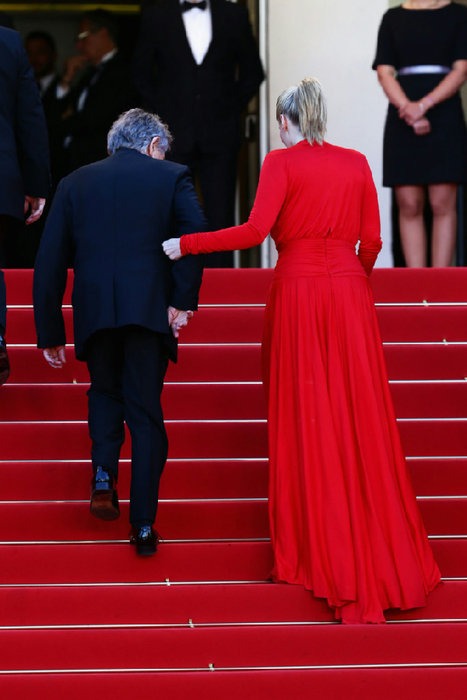 Самое смелое платье на кинофестивале в Каннах Emmanuelle-Seigner-Alexandre-Vauthier-Only-Lovers-Left-Alive-2013-Cannes-Film-Festival-Premiere- (467x700, 292Kb)