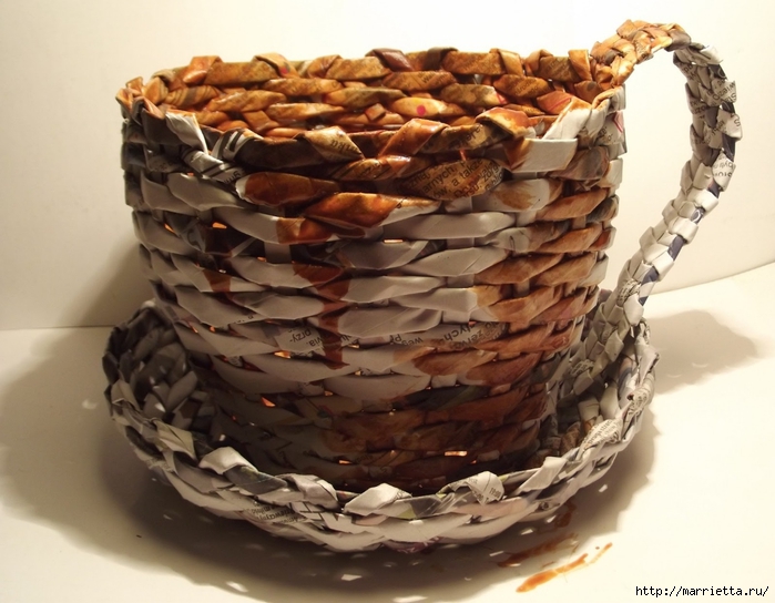 плетение из газет. чашка с блюдцем из газетных трубочек (28) (700x544, 250Kb)