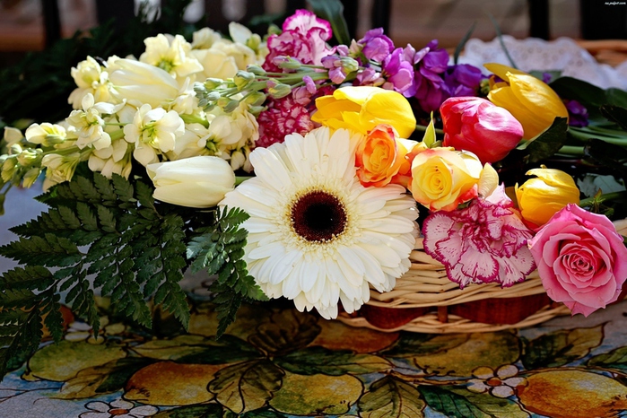 Натюрморт Подарочный букет kwiatow-bukiet-kolorowych-roznorodnych (700x466, 230Kb)