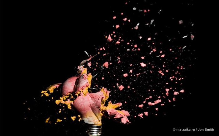 Взрыв лампочки от Джона Смита (Exploding lightbulb from Jon Smith)