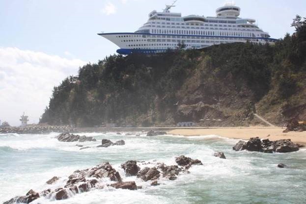 Sun Cruise. Отель в виде корабля на скале в Южной Корее Sun Cruise. Отель в виде корабля на скале в Южной Корее