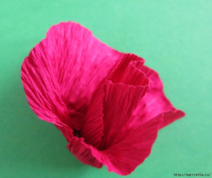 Розочки из вискозных салфеток. Цветочное панно - валентинка (14) (700x589, 254Kb)