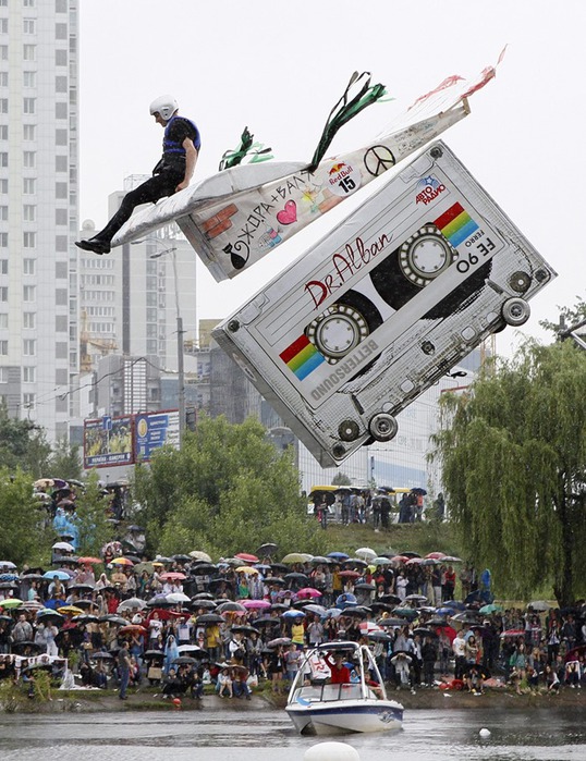 Red Bull Flugtag Украина. Полеты на самых нелепых предметах. Фотографии