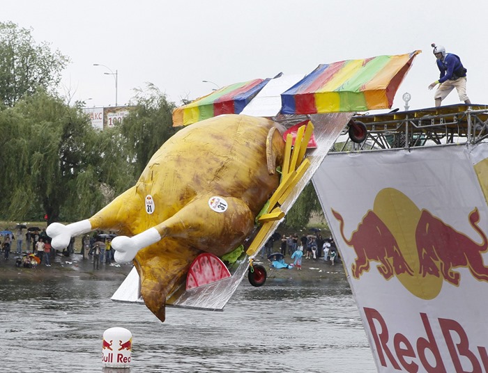 Red Bull Flugtag Украина. Полеты на самых нелепых предметах. Фотографии