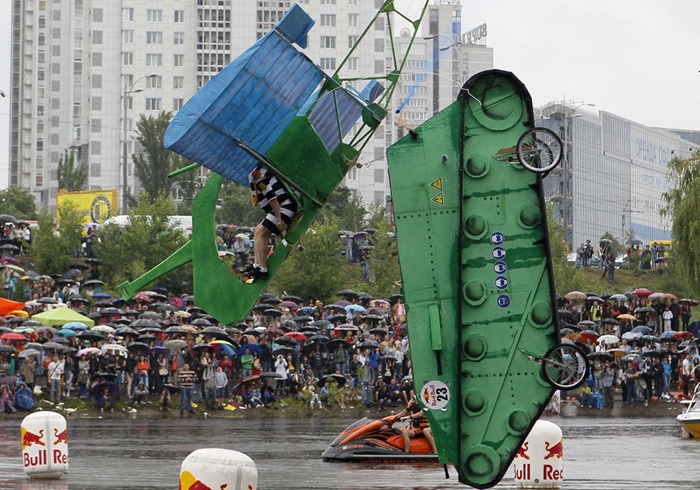 Red Bull Flugtag Украина. Полеты на самых нелепых предметах. Фотографии