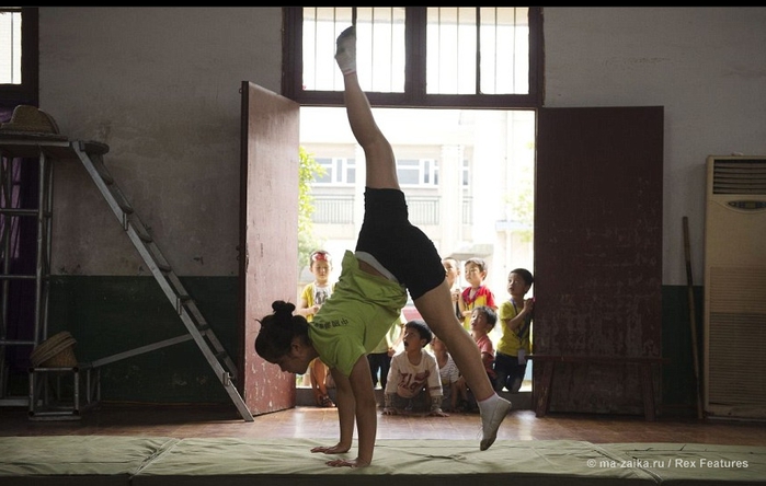 Китайские акробаты (Chinese acrobats)